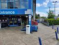 Shop Entrance - no contractual signs